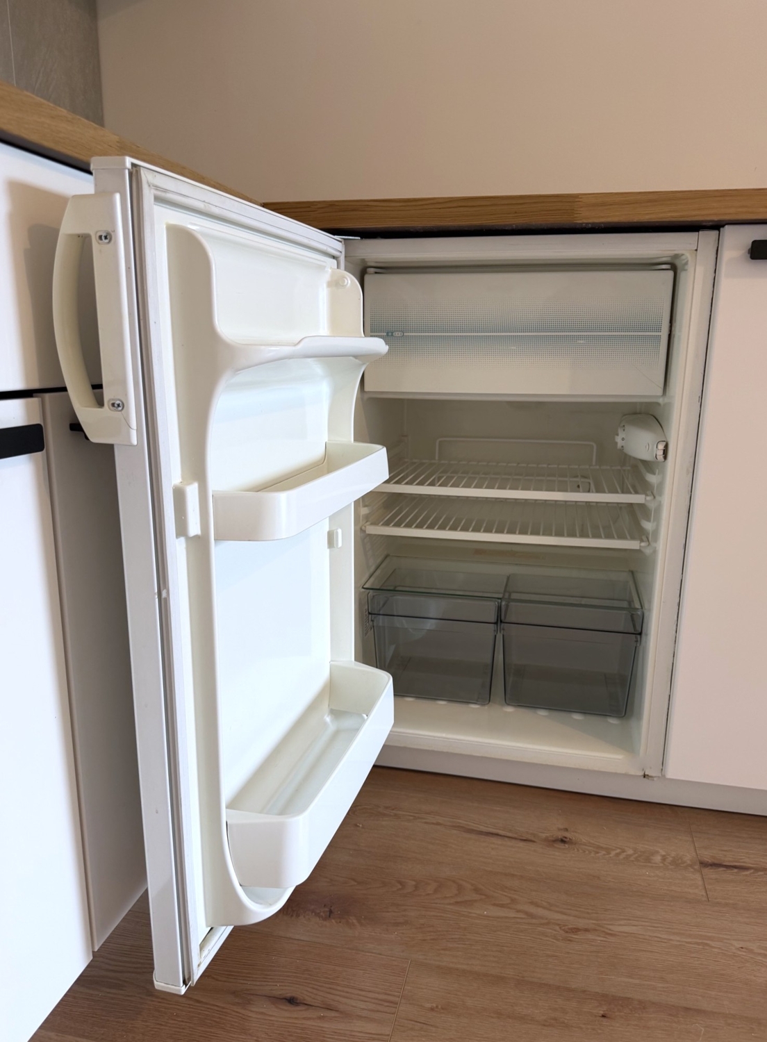 ...Kühlschrank und...